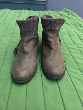boc Taupe Knit-Cuff Ankle Boots
